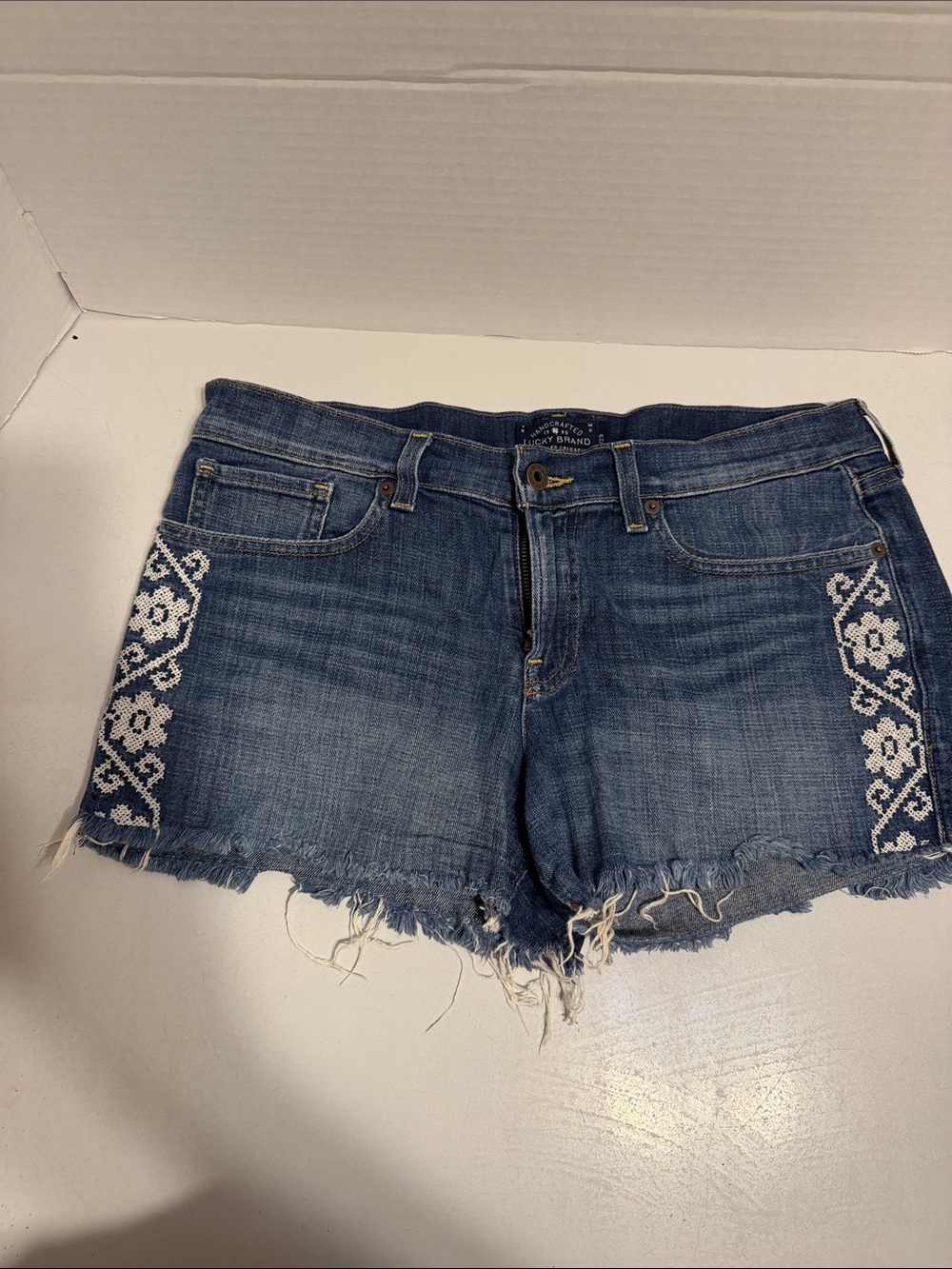 Lucky Brand Denim Embroidered Frayed Hem Women's Shorts - Blue